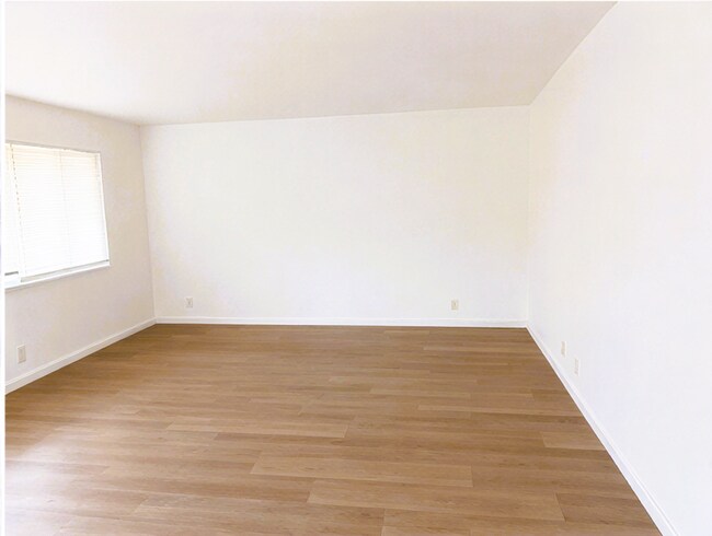 Building Photo - 151 Catron Dr