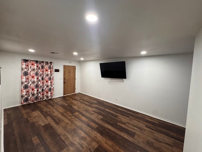 Building Photo - 309 Liza Ln