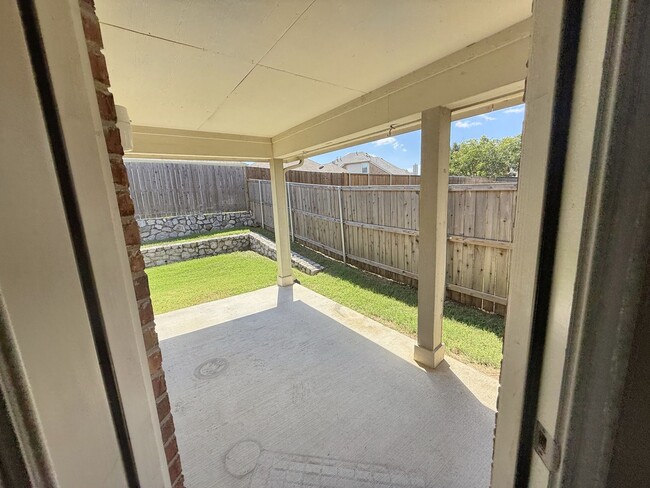 Building Photo - 1713 Lake Way Dr