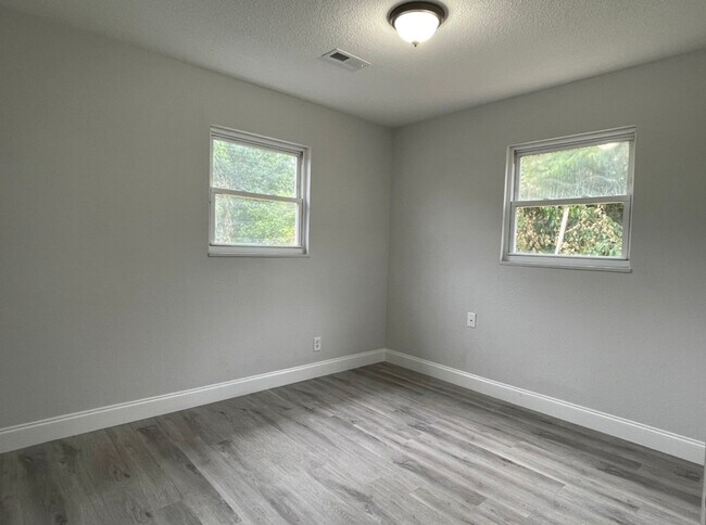 Building Photo - 3106 Greenway Dr