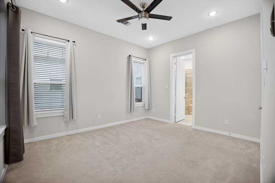 Building Photo - 619 Thornton Oaks Ln