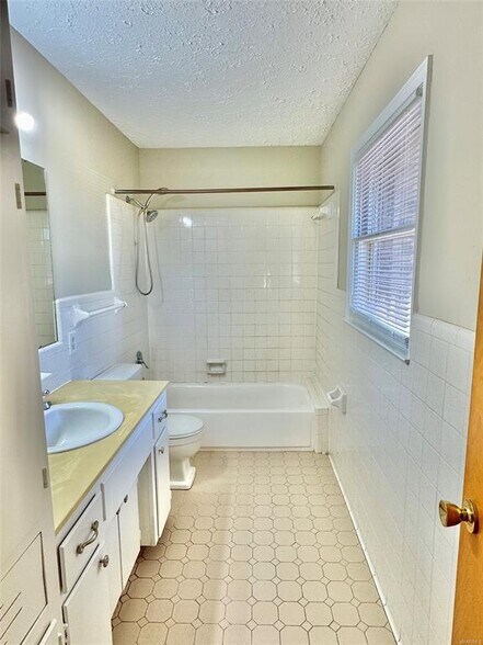 Building Photo - 761 Forestdale Dr