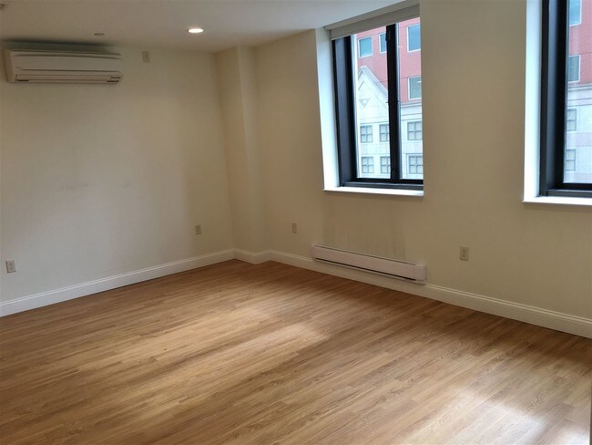 Building Photo - 875 Elm St