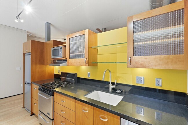 Building Photo - Modern Pearl District Condo – Studio with Alcove Bedroom + 1 Bath with City Views
