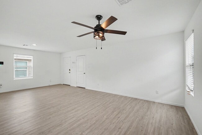 Building Photo - 3 Bed in The Silos | No Carpet + Appliances Included + Community Amenities!