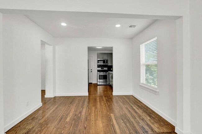 Building Photo - 2608 N Quaker Ave