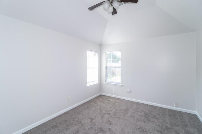 Building Photo - 7068 Kings Crown Dr