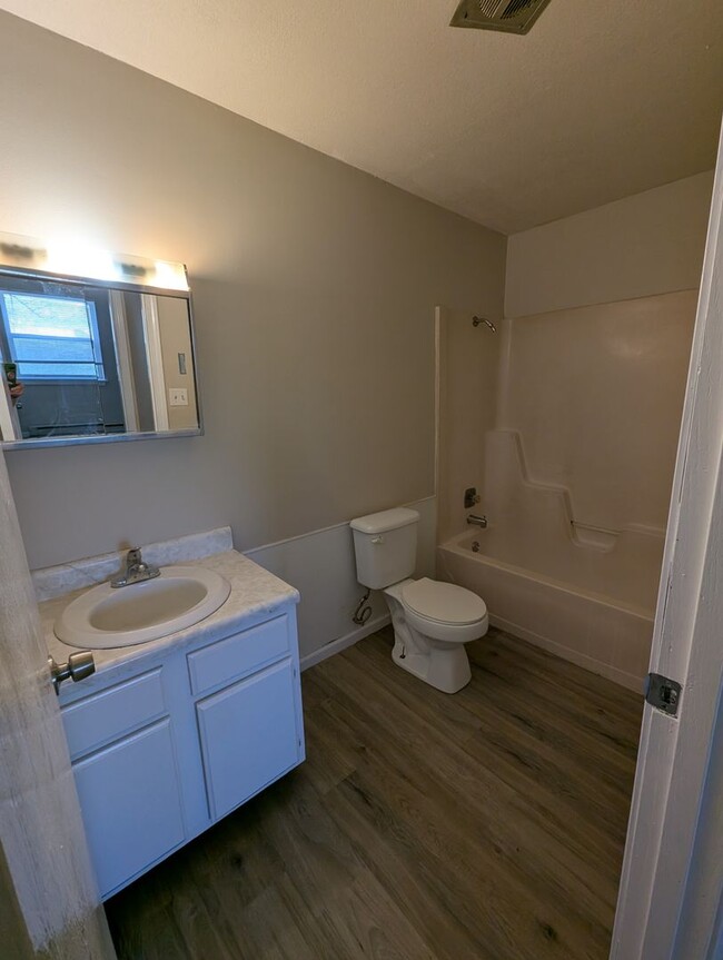 Building Photo - 2 Bedroom Apt in Columbia
