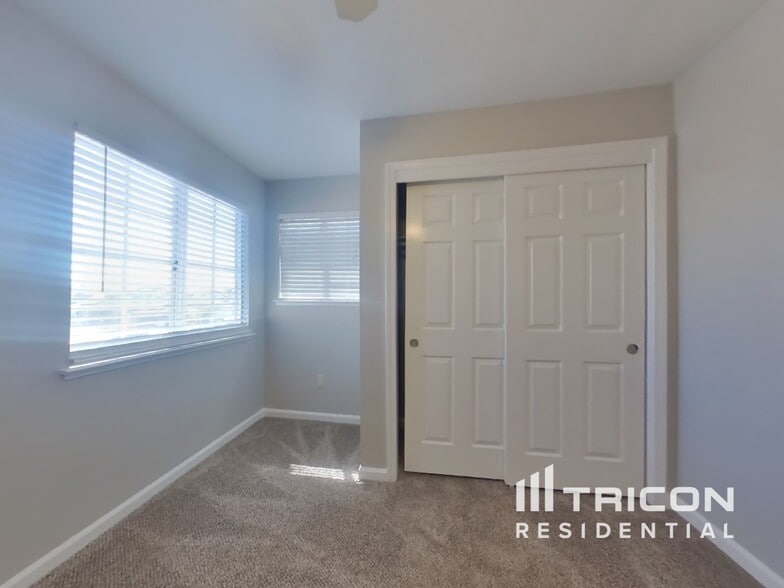 Building Photo - 4684 Cove Ln