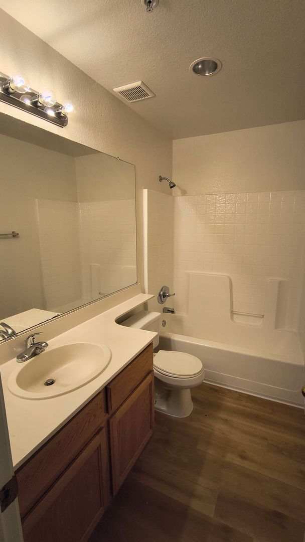 Building Photo - Brand New Flooring and FRESH Paint - SPACIOUS 3 BEDROOM HOUSE IN LIVERMORE!!!