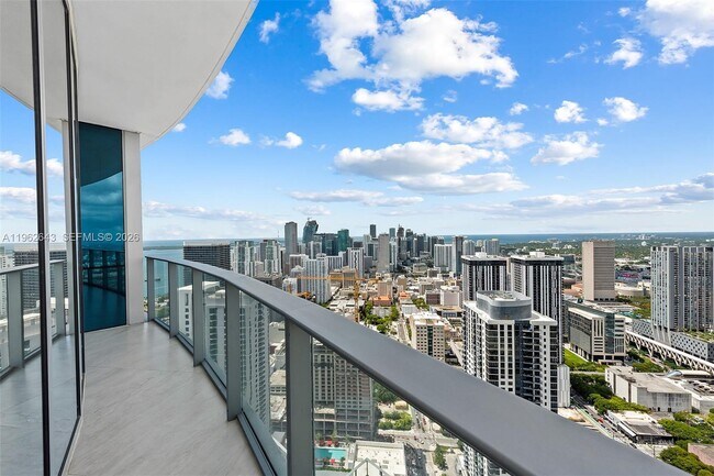 Building Photo - 851 NE 1st Ave