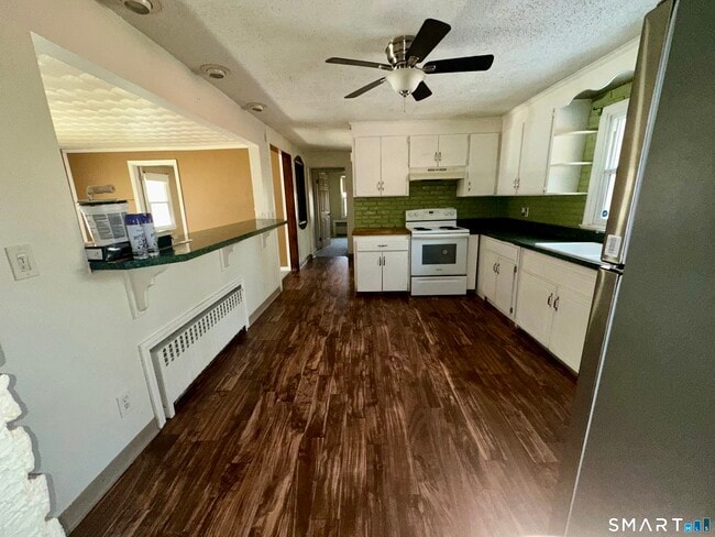 Building Photo - 448 Tudor St