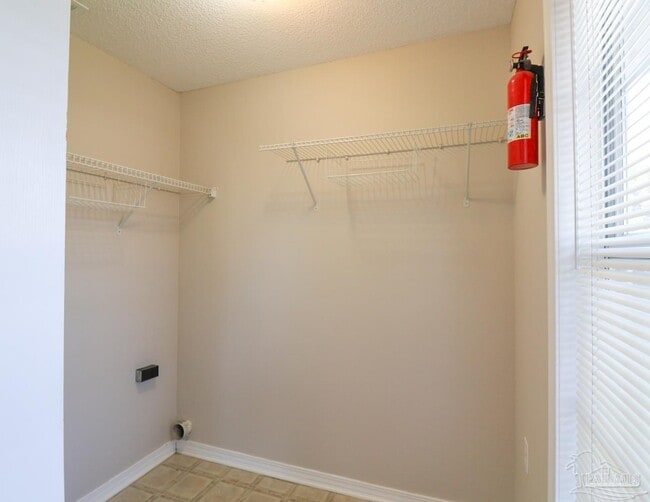 Building Photo - 8033 Stonebrook Dr