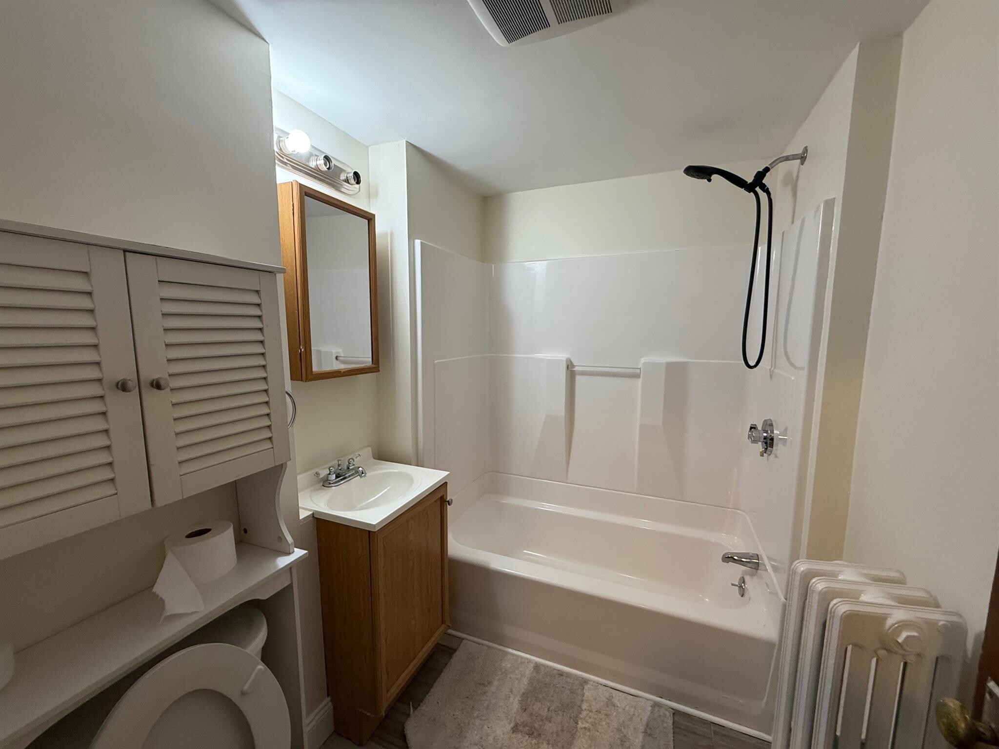 Building Photo - 42 Madison St