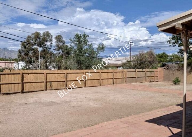 Building Photo - 3857 E Edison Pl