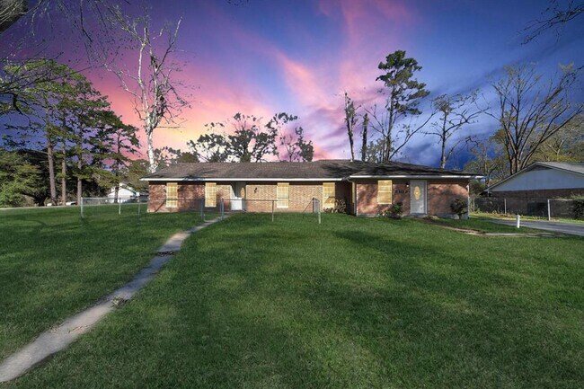 Primary Photo - 5103 Karu Dr