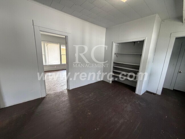 Building Photo - 9 Cronkhite-