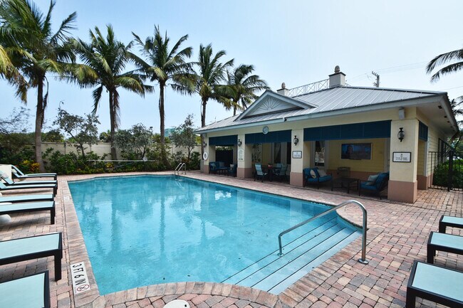 Building Photo - 250 NE 3rd Ave