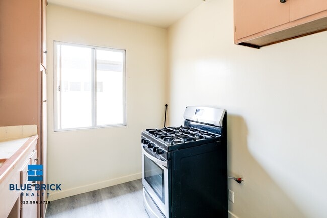Building Photo - 1055 N El Centro Ave