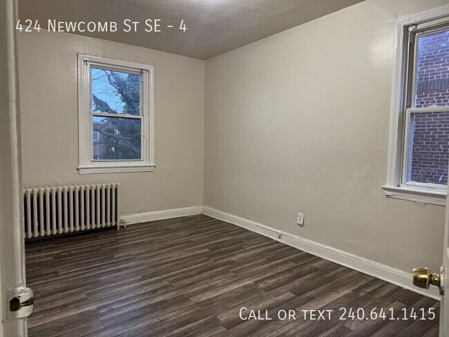 Building Photo - 424 Newcomb St SE