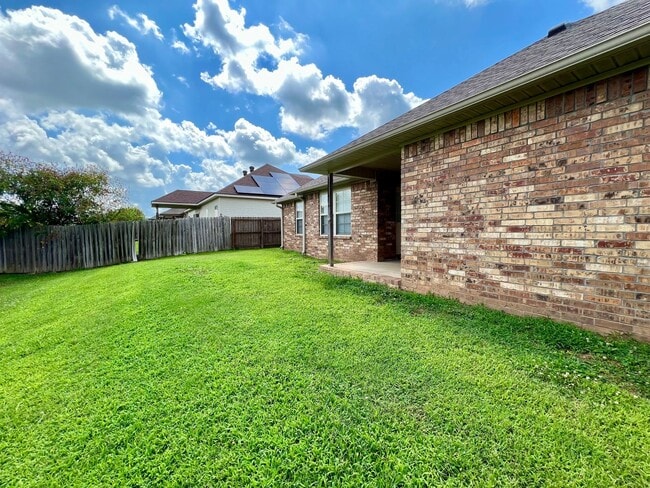 Building Photo - 511 Ridge Point Dr