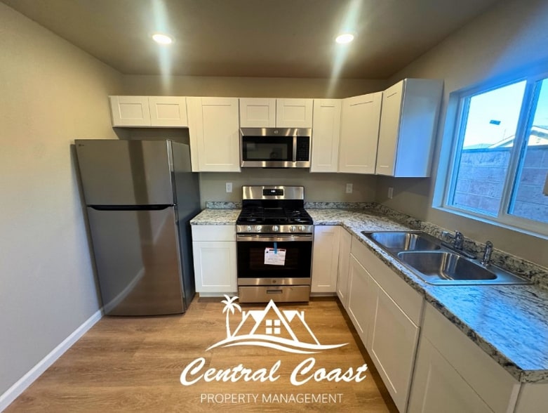 Building Photo - 0 S Hart Dr