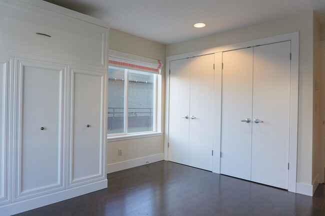 Building Photo - 1711 E Olive Way