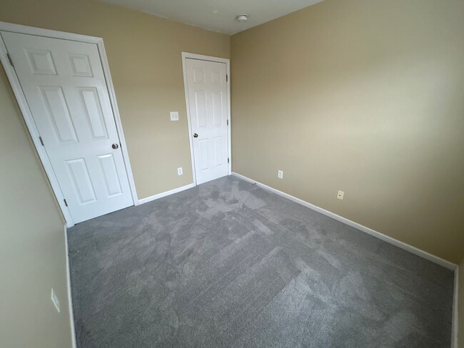 Building Photo - 3 Bed | 2.5 Bath Townhouse in North Raleigh