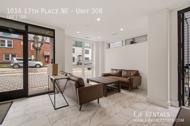 Building Photo - 1016 17th Pl NE