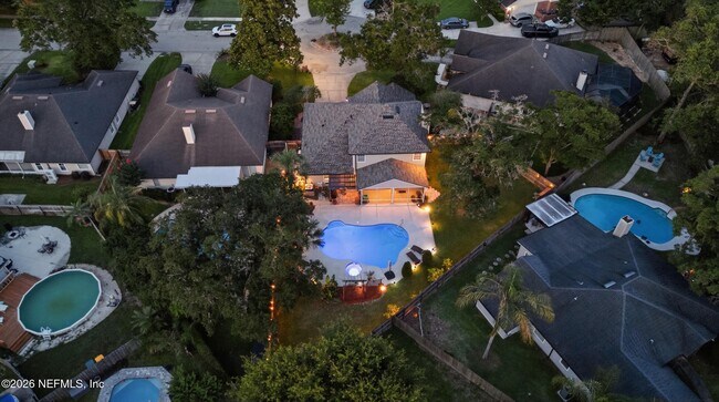 Building Photo - 9370 Jaybird Cir E