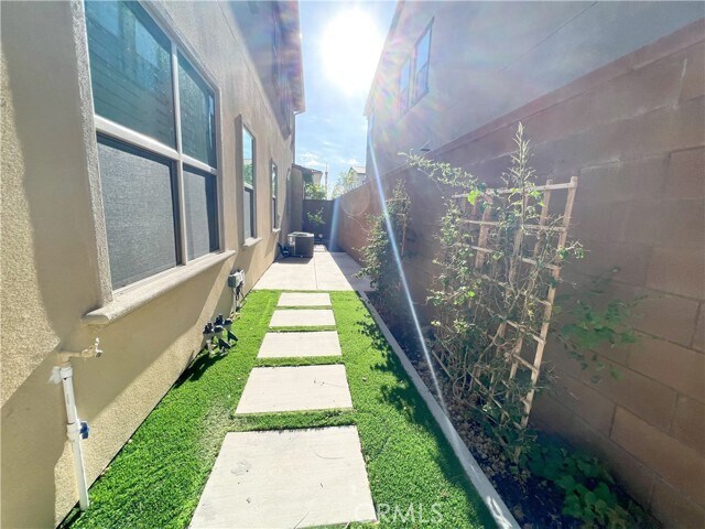 Building Photo - 122 Gemini