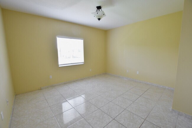 Building Photo - 3 br, 2 bath House - 522 Villa Del Sol Cir...