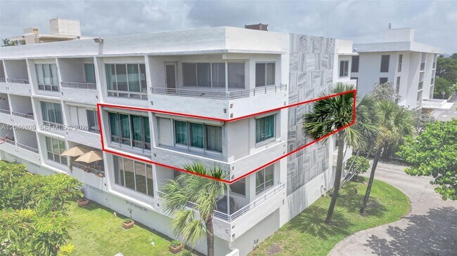 Building Photo - 10240 Collins Ave