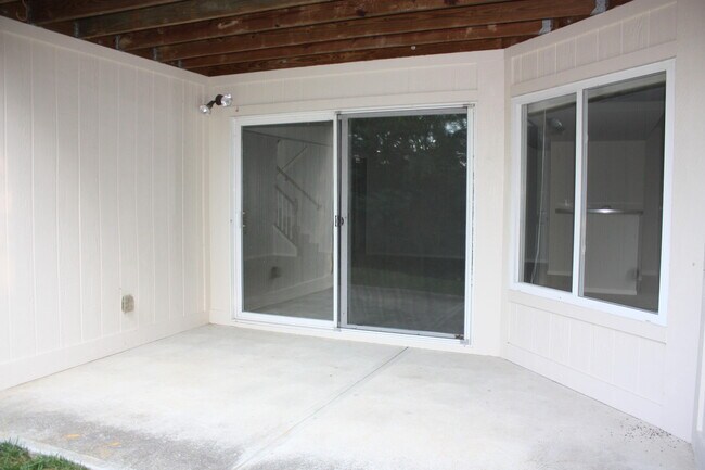 Building Photo - 8423 Old World Ct