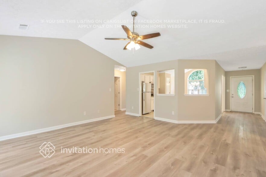 Building Photo - 370 Telford Dr