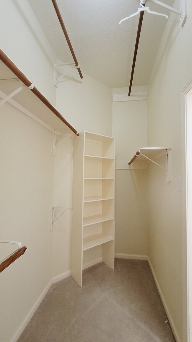 Building Photo - 16215 Brinton Ct