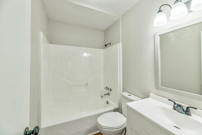 Building Photo - 156 CR 4430