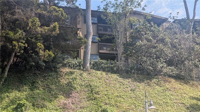 Building Photo - 8860 Villa La Jolla Dr