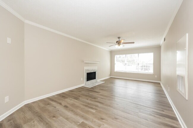 Building Photo - 200 Lake Forest Dr