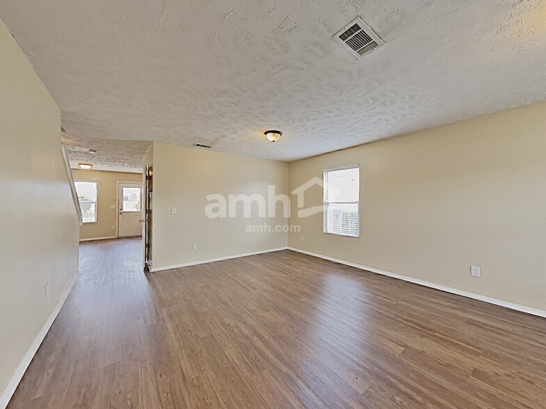 Building Photo - 1140 Seven Oaks Blvd