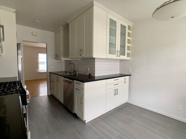 Building Photo - Walking Distance to UCLA and Westwood Village Completely Remodeled