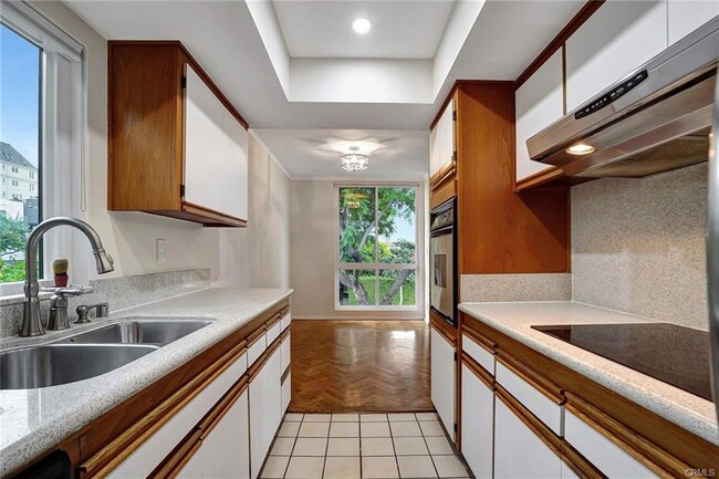 Building Photo - 1351 N Crescent Heights Blvd