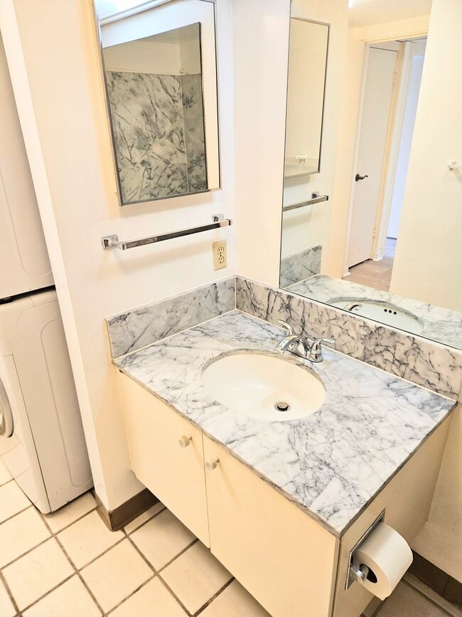 Building Photo - 311 ?Ohua Ave