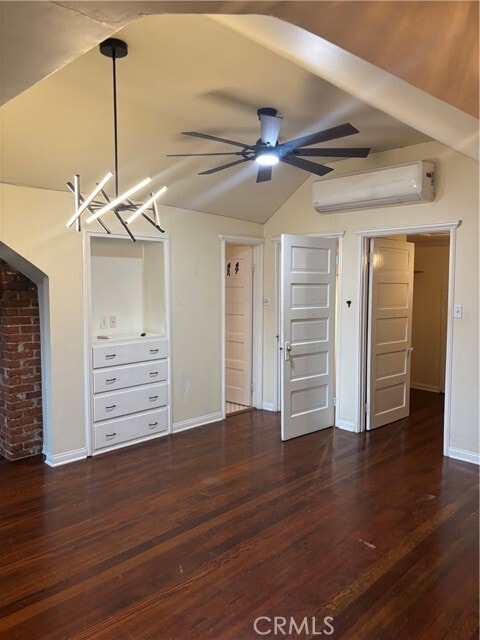 Building Photo - 114 S Buena Vista St