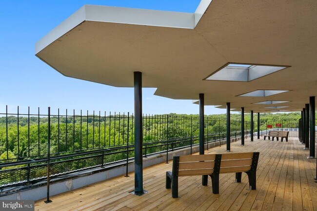 Building Photo - 6631 Wakefield Dr