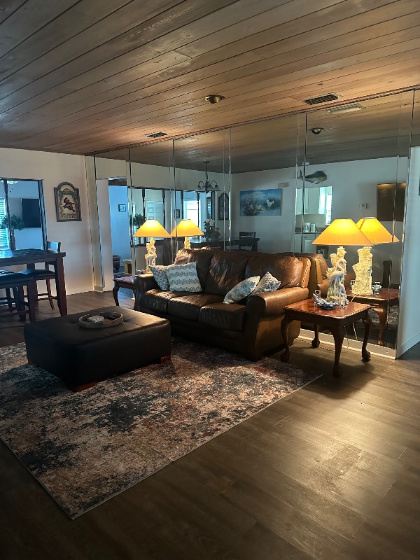 Building Photo - 204 E Ave C