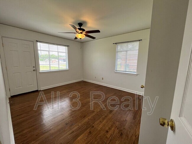 Building Photo - 1308 Federal Dr