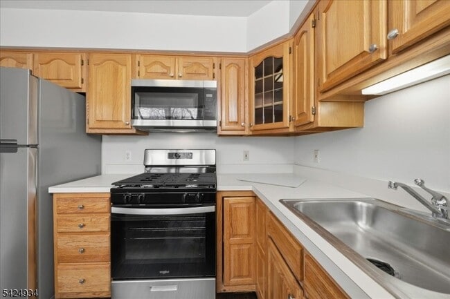 Building Photo - 5 Ajax Ct