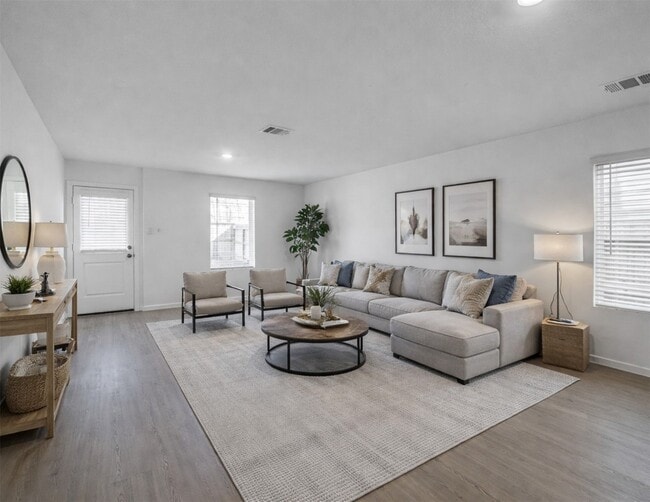 Building Photo - 919 Pertuso Ln