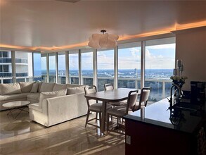 Building Photo - 1830 S Ocean Dr